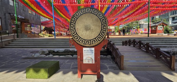 조계사 소원 북(시인·사진 수집가 장재필)