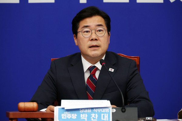 박찬대 더불어민주당 당대표 직무대행 겸 원내대표가 5일 오전 서울 여의도 국회에서 열린 최고위원회의에서 발언하고 있다. 2025.06.05.