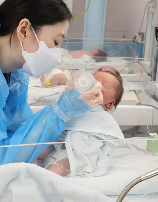 출생아 수 34년 만에 최대폭 증가...올해 4월 출생아 8.7%↑ 10개월 연속 플러스