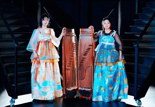 김보은과 조누리로 구성된 여성 아쟁 이중주 ‘뮤이스트_사진