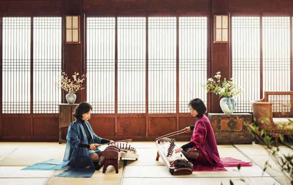 김보은과 조누리로 구성된 여성 아쟁 이중주 ‘뮤이스트_사진