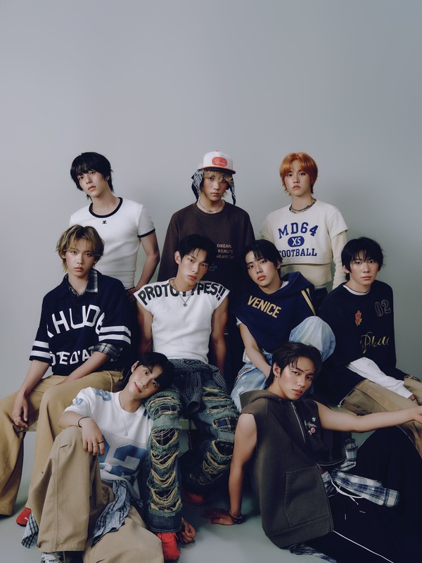 '아홉(AHOF)'_단체_이미지