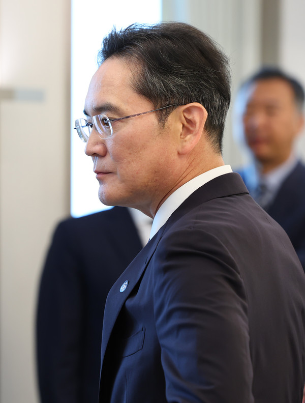 이재용 삼성전자 회장이 13일 서울 용산 대통령실에서 열린 6경제단체와 기업인 간담회에서 참석하고 있다. 2025.06.13