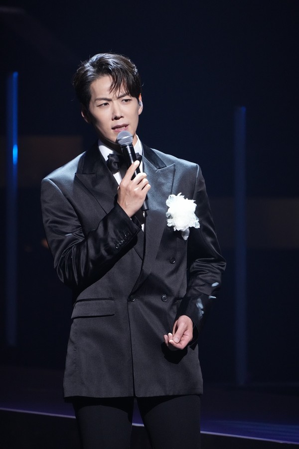 카이 이미지 [사진설명: 카이 ‘Thanks Musical Concert’ 현장 사진. (사진제공: EMK엔터테인먼트)]