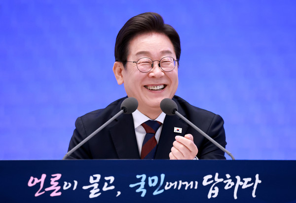 이재명 대통령이 3일 청와대 영빈관에서 열린 '대통령의 30일, 언론이 묻고 국민에게 답하다' 기자회견에서 출입기자들 질문에 답변하고 있다. (대통령실통신사진기자단) 2025.07.03.