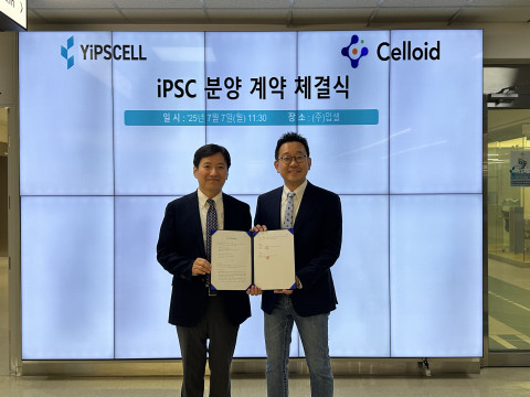 입셀 주지현 대표(왼쪽)와 셀로이드 김동성 대표가 계약 체결 후 기념 촬영을 하고 있다