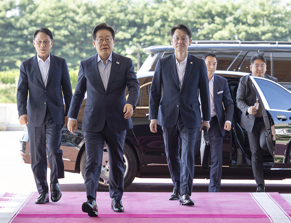 이재명 대통령, 李정부 첫 내각 19개 부처 장관 후보자 확정...현역의원 8명 포함