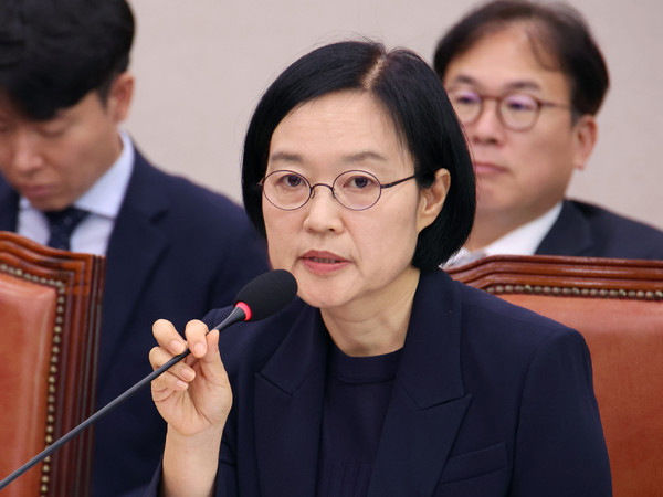 한성숙 중소벤처기업부 장관 후보자가 15일 서울 여의도 국회 산업통상자원중소벤처기업위원회에서 열린 인사청문회에서 질의에 답하고 있다. 2025.07.15.