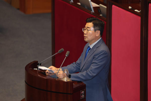 박찬대 더불어민주당 당대표 후보가 23일 서울 여의도 국회에서 열린 제427회 국회(임시회) 제2차 본회의에서 발언하고 있다. 2025.07.23.