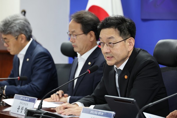 윤창렬 국무조정실장이 25일 오전 서울 여의도 국회에서 열린 '더불어민주당 보이스피싱 TF 출범식 및 당정협의'에서 인사말을 하고 있다. 2025.09.25.