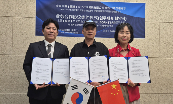 사진 = 홍기성 본스타트레이닝센터 대표,정웨이 북아문화산업발전유한공사 회장,오화랑 국제회장