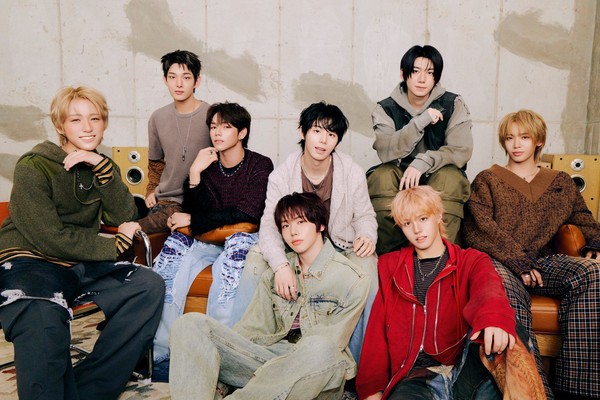 아홉_단체_프로필_이미지 [사진제공 = F&F엔터테인먼트]