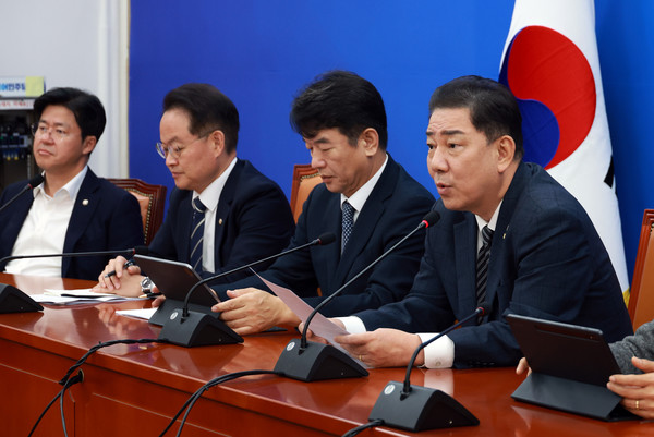 김병기 더불어민주당 원내대표가 13일 서울 여의도 국회에서 열린 원내대책회의에서 발언하고 있다. 2025.11.13.