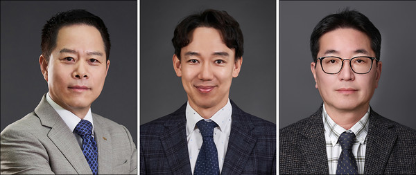 왼쪽부터 박상영 사장(경영총괄), 배기룡 전무이사(의약연구개발본부장), 정대석 상무이사(인사기획부문장)