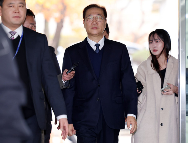 내란중요임무종사, 직권남용권리행사방해 혐의를 받고 있는 박성재 전 법무부 장관이 13일 오전 서울 서초구 서울중앙지방법원에서 열린 구속 전 피의자 심문(영장실질심사)에 출석하고 있다. 2025.11.13.