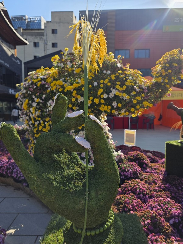 장재필 (빈 배 詩人, 사진 수집가)