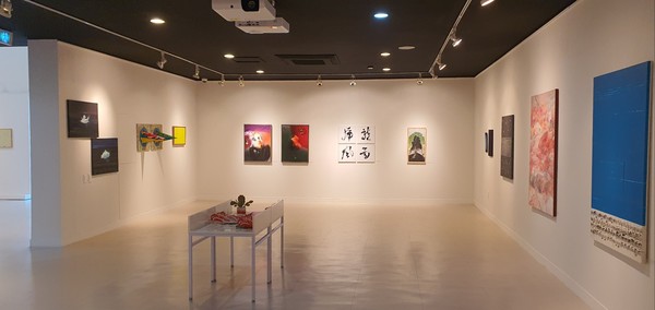 전시장 풍경은 보조 사진  삼청동 한벽원미술관