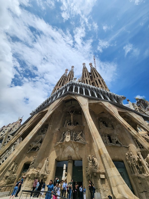 수난의 파사드(서쪽)