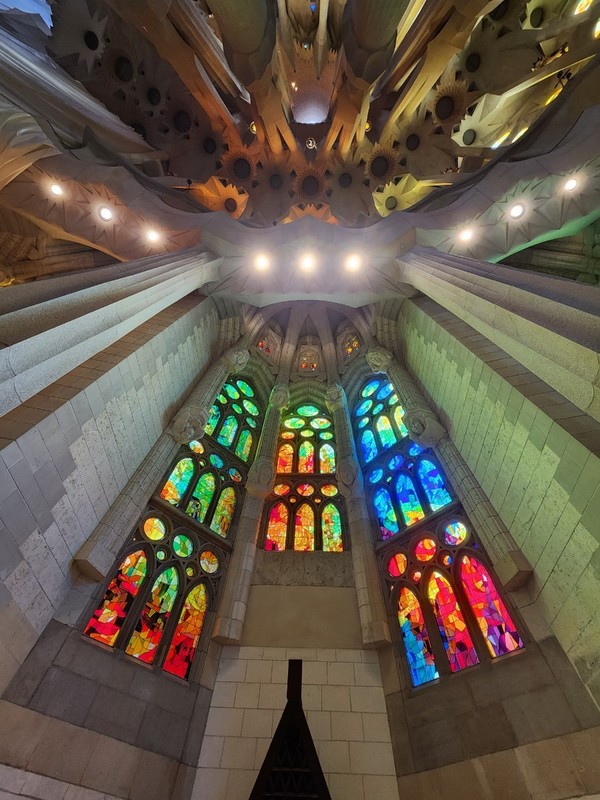 사그라다 파밀리아 성당 내부.