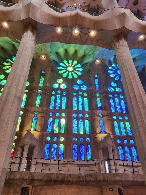 사그라다 파밀리아 성당 내부.