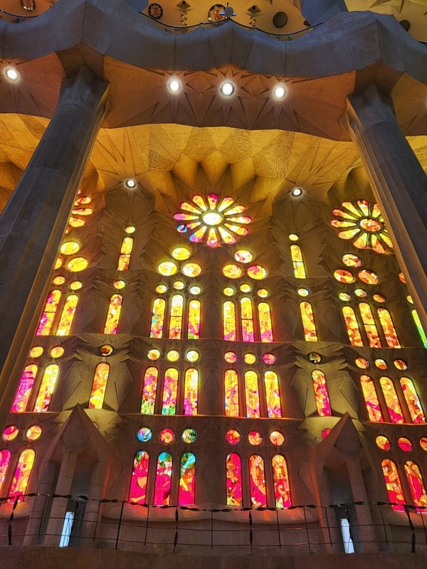 사그라다 파밀리아 성당 내부.