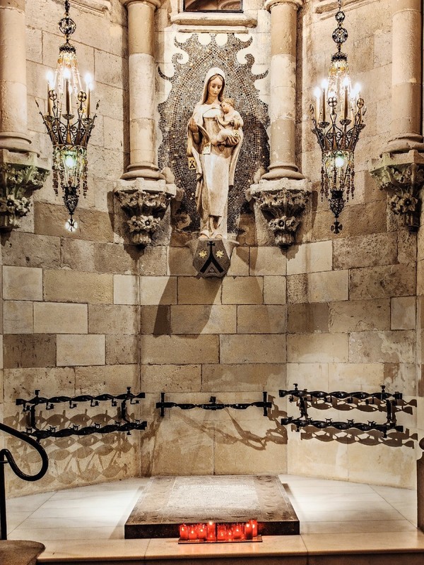 사그라다 파밀리아 성당 지하에 있는 가우디의 무덤.