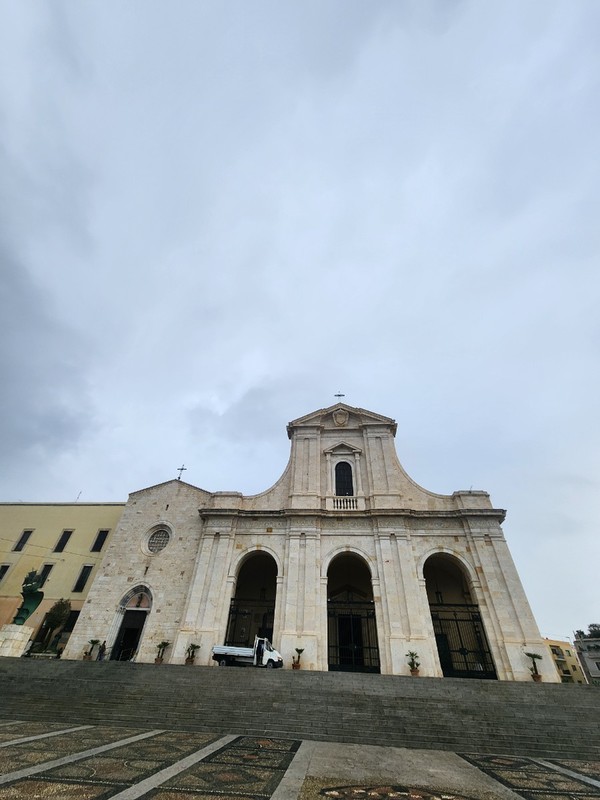 보나리아 성모 성지 성당(들어가기 전후의 날씨의  변화).