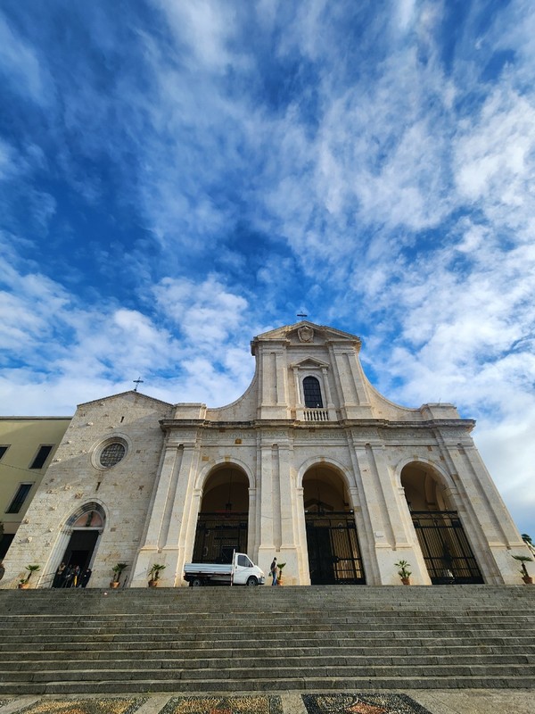 보나리아 성모 성지 성당(들어가기 전후의 날씨의  변화).