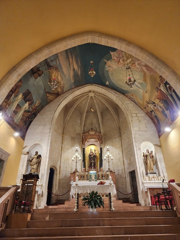 보나리아 성모 성당의 성모님상.