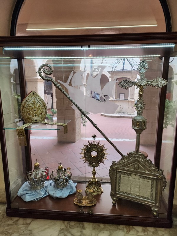 베네딕트 16세 교황님과 프란치스코 교황님 방문 기념물.