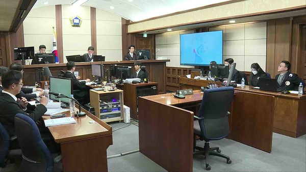 전 대통령 영부인 김건희 씨가 19일 서울 서초구 서울중앙지법에서 열린 '도이치모터스 주가조작' 알선수재 등 혐의 10차 공판에 출석해있다. (사진=서울중앙지방법원 제공) 2025.11.19.