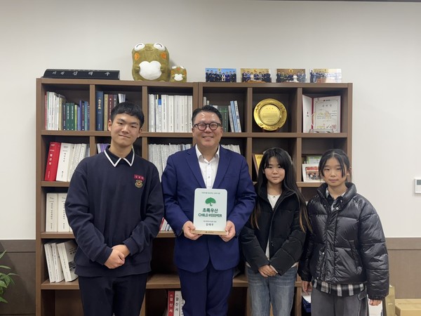 ▲사진: 초록우산 대구지역본부는 김태우 대구광역시의원을 어린이를 옹호하는 진짜 어른인 초록우산 차일드키퍼로 위촉하였다.(제공, 초록우산 대구지역본부)