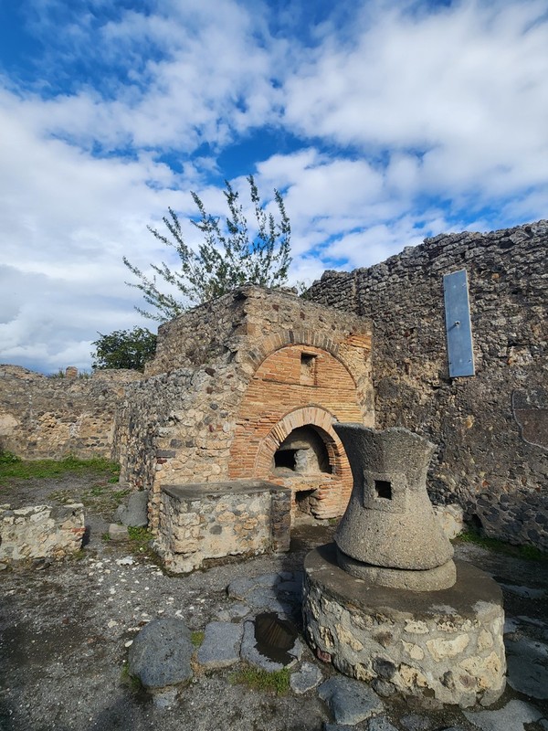 폼페이 빵가게 유적.