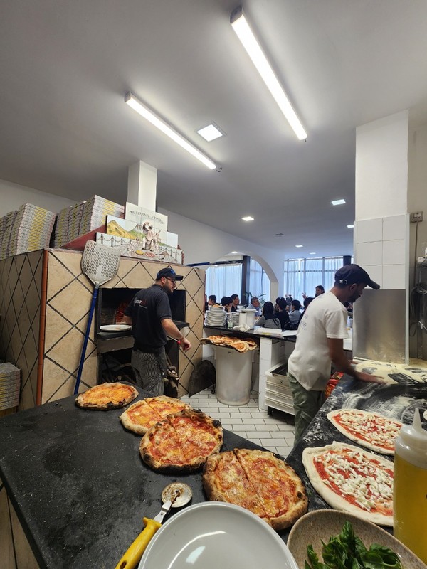 나폴리 화덕 피자.