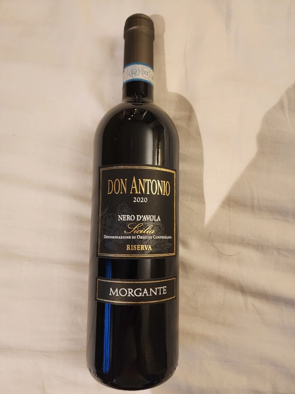 나폴리에서 구입한 시칠리아 와인.