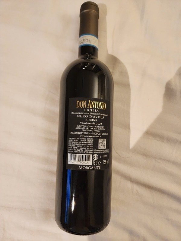 나폴리에서 구입한 시칠리아 와인.