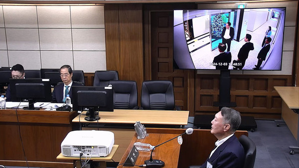 윤석열 전 대통령이 19일 서울 서초구 서울중앙지법에서 열린 내란방조, 위증 등 혐의 한덕수 전 국무총리 10차 공판에 증인으로 출석해있다. (사진=서울중앙지방법원 제공) 2025.11.19.