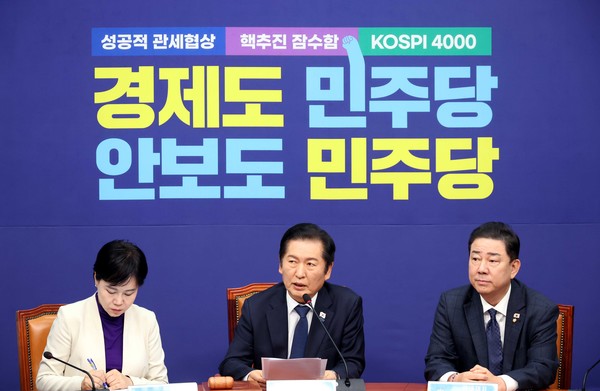 정청래 더불어민주당 대표가 24일 오전 서울 여의도 국회에서 열린 최고위원회의에서 발언을 하고 있다. 2025.11.24.